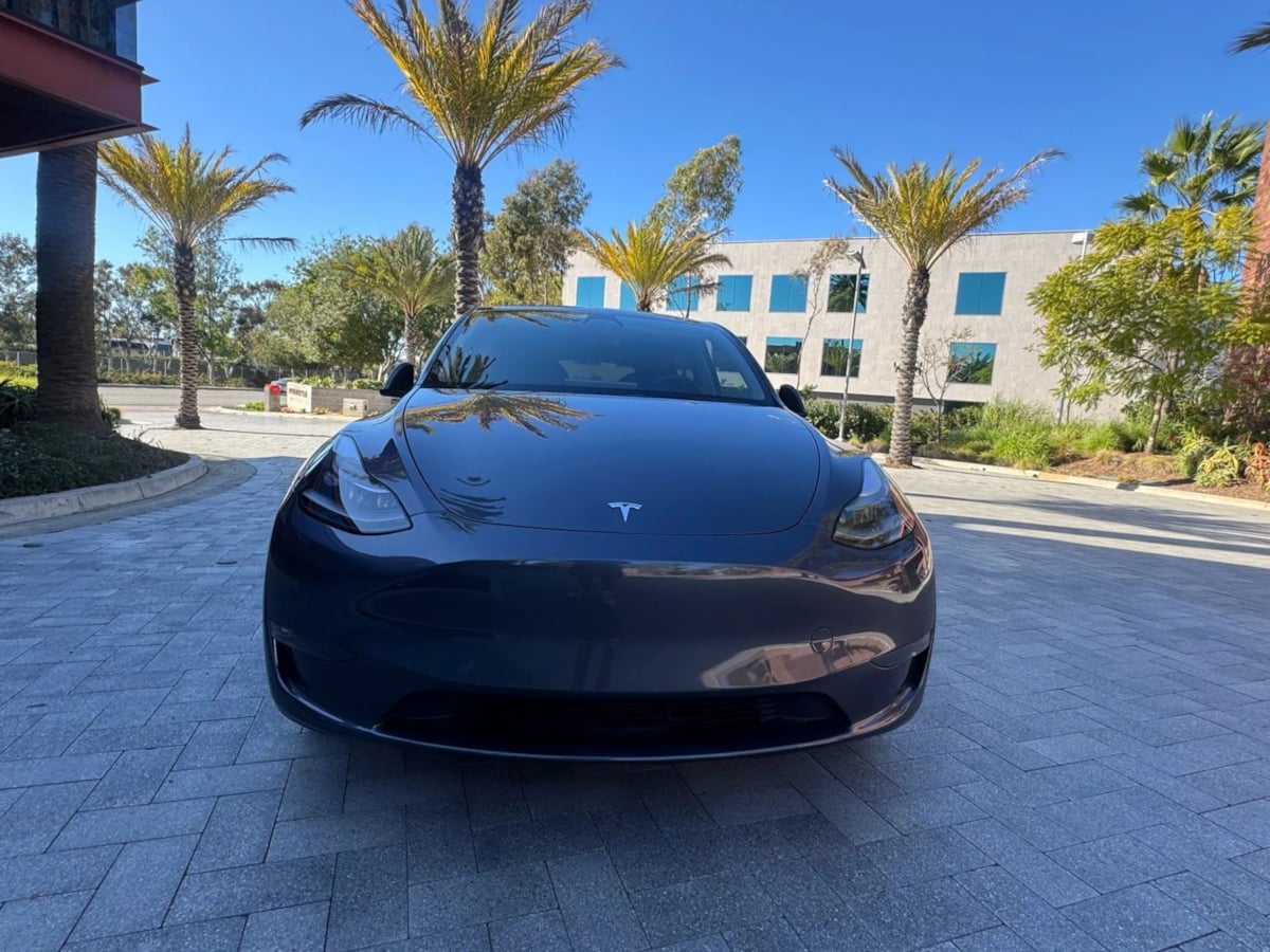 2023 Tesla Model Y Long Range photo 2