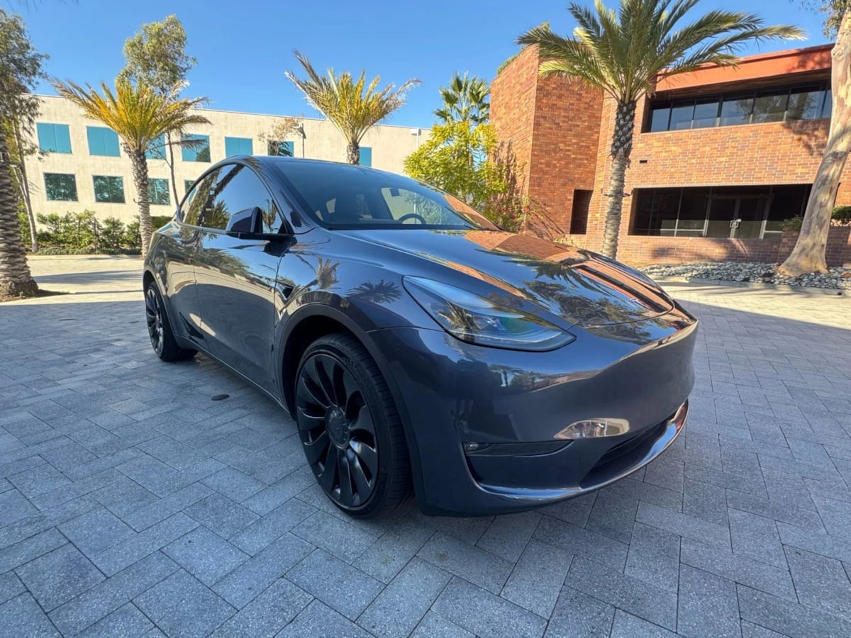 2023 Tesla Model Y Long Range photo 3