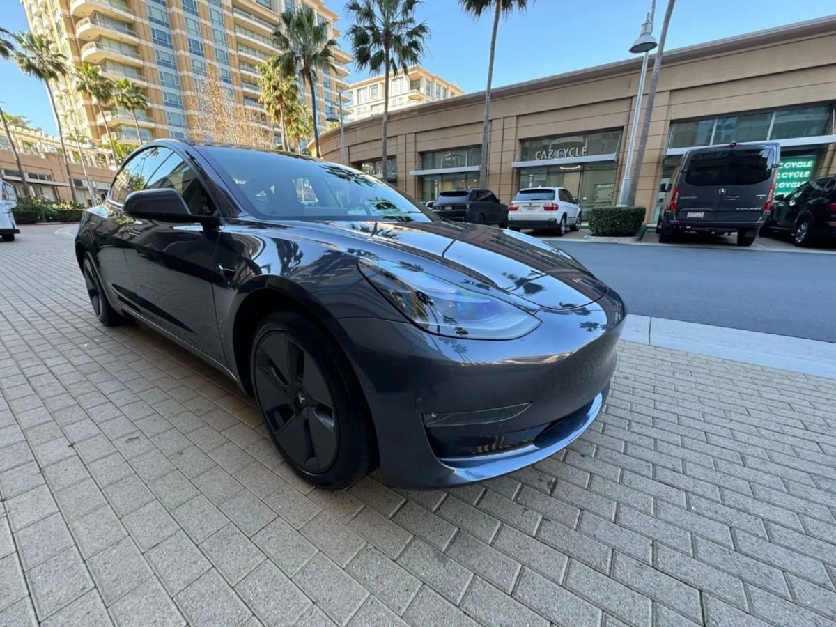 2023 Tesla Model 3 Long Range photo 3