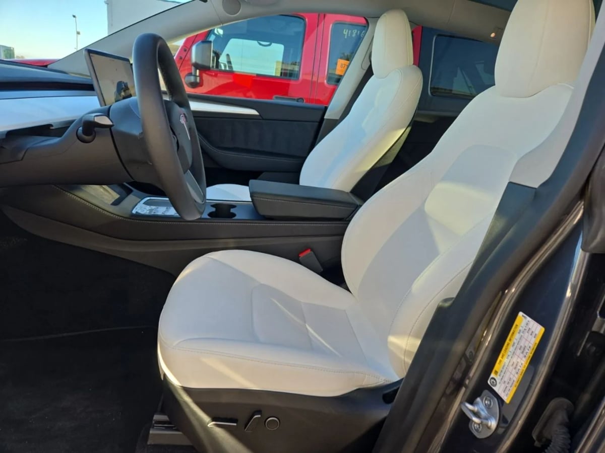 2023 Tesla Model Y Long Range photo 2