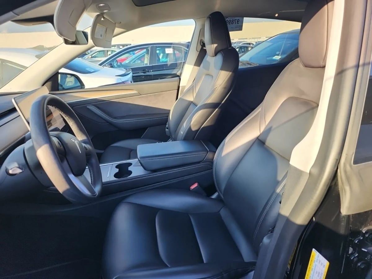 2023 Tesla Model Y Long Range photo 2