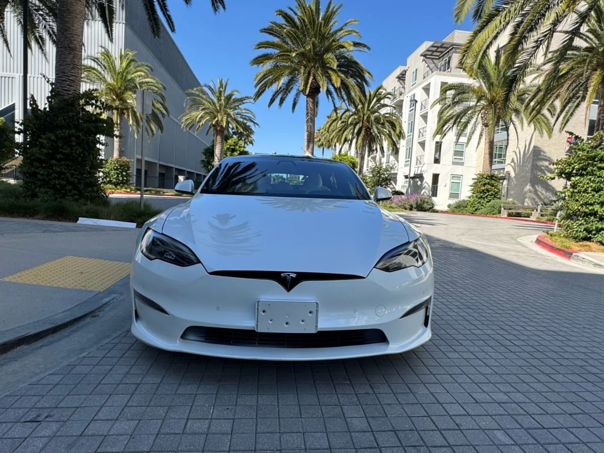 2022 Tesla Model S photo 2