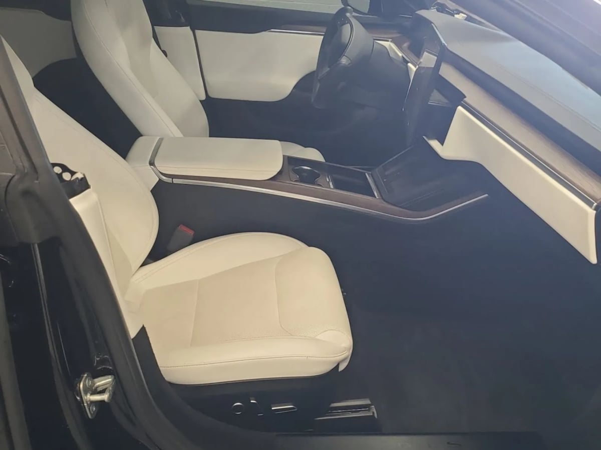 2022 Tesla Model S photo 2