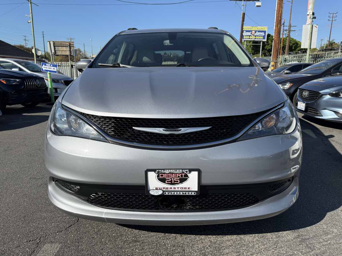 2021 Chrysler Voyager LXI - Photo 2