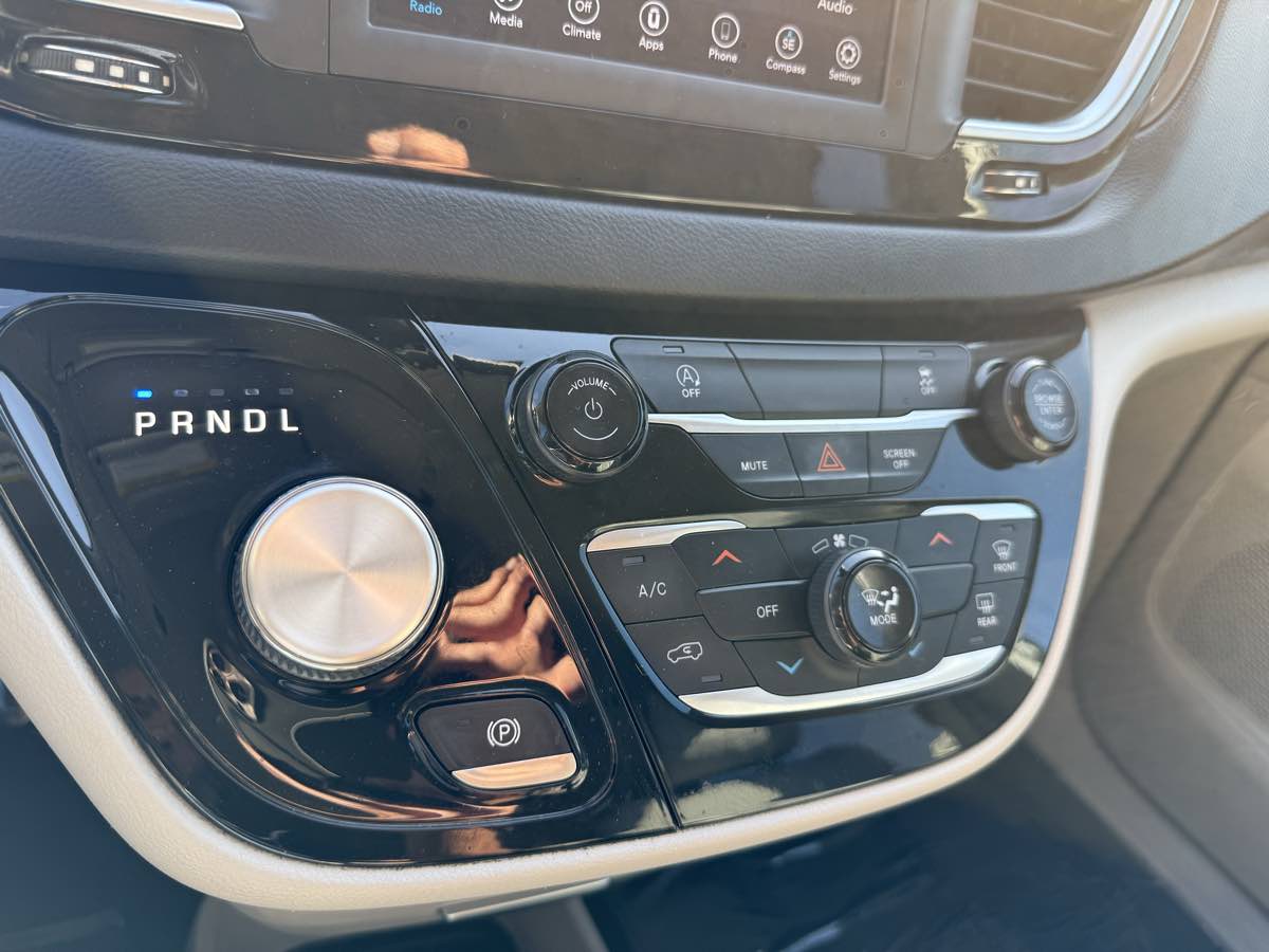 2021 Chrysler Voyager LXI - Photo 18