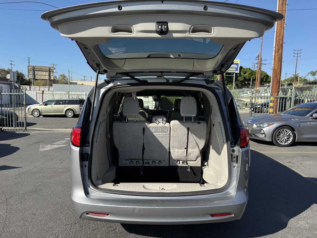 2021 Chrysler Voyager LXI - Photo 6