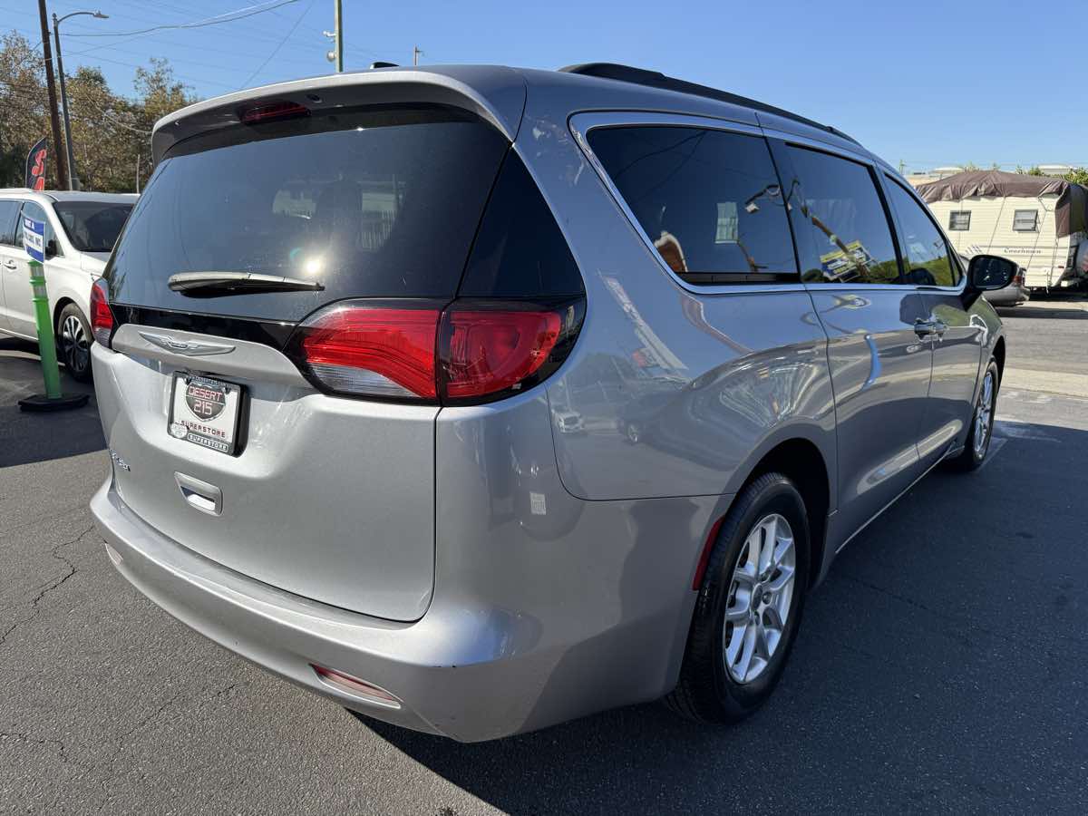 2021 Chrysler Voyager LXI - Photo 5
