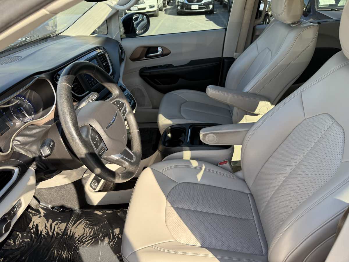 2021 Chrysler Voyager LXI - Photo 11
