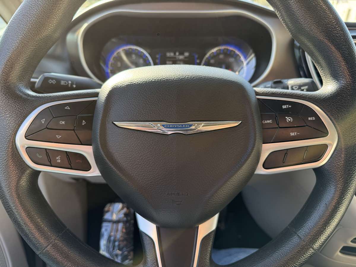 2021 Chrysler Voyager LXI - Photo 12