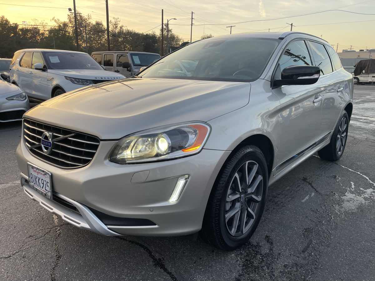 2017 Volvo XC60 T6 Dynamic - Photo 4
