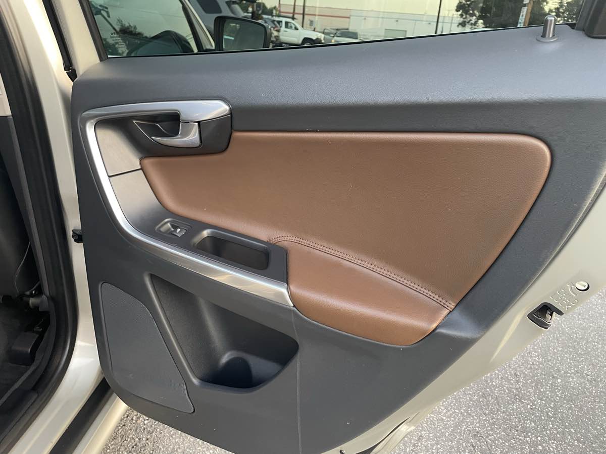 2017 Volvo XC60 T6 Dynamic - Photo 29