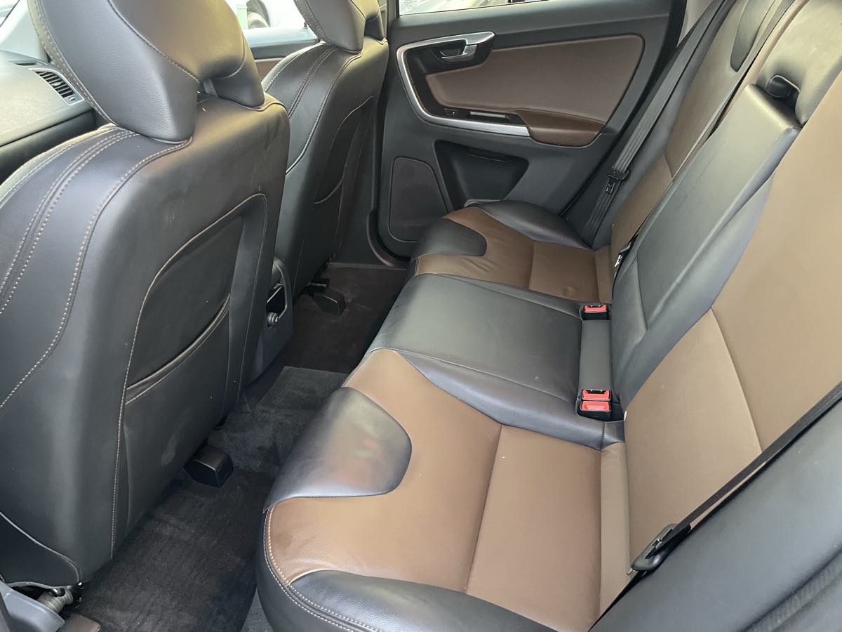 2017 Volvo XC60 T6 Dynamic - Photo 33