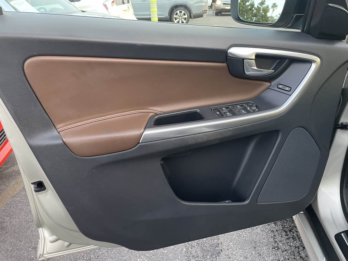 2017 Volvo XC60 T6 Dynamic - Photo 12