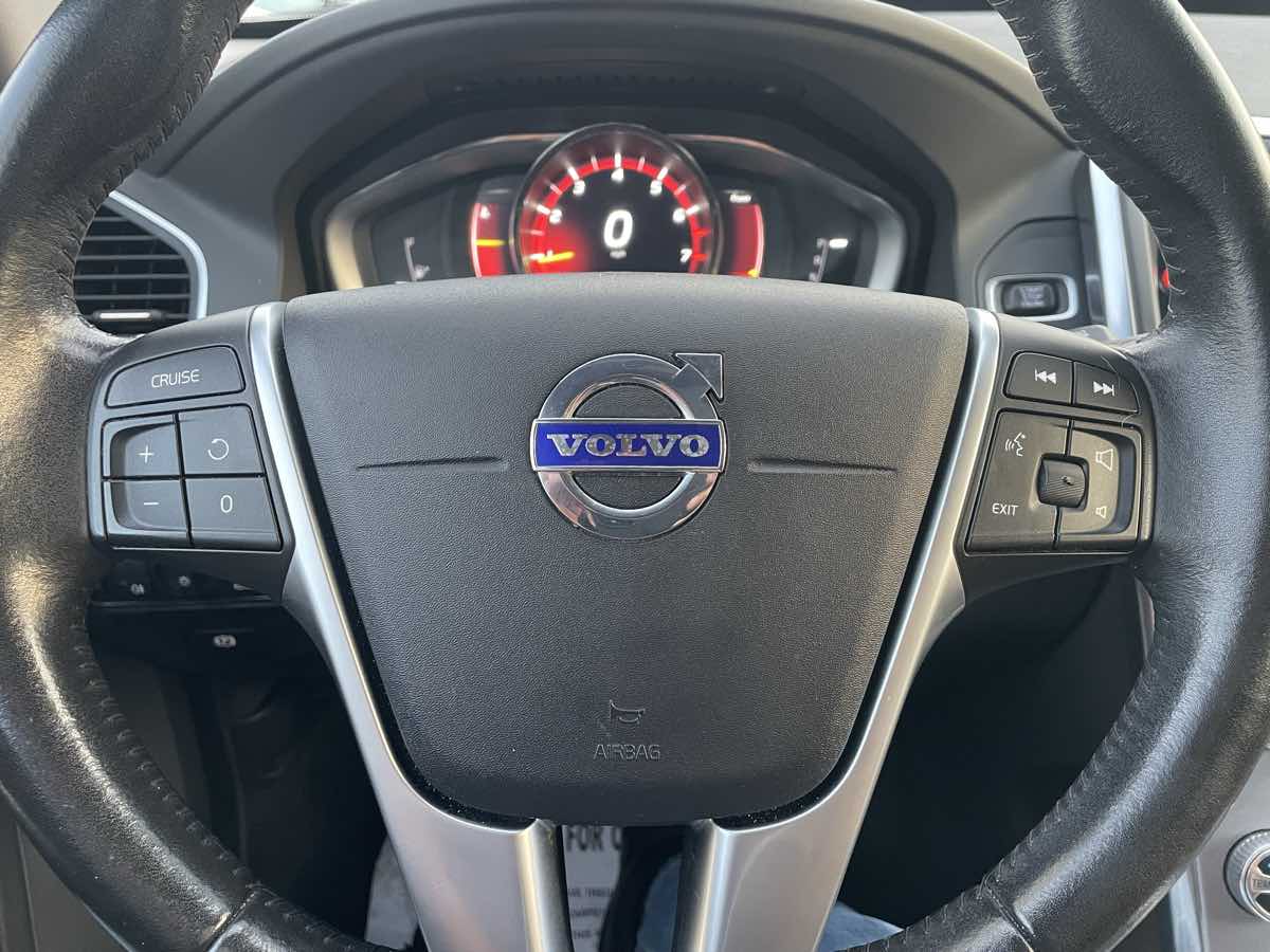 2017 Volvo XC60 T6 Dynamic - Photo 21