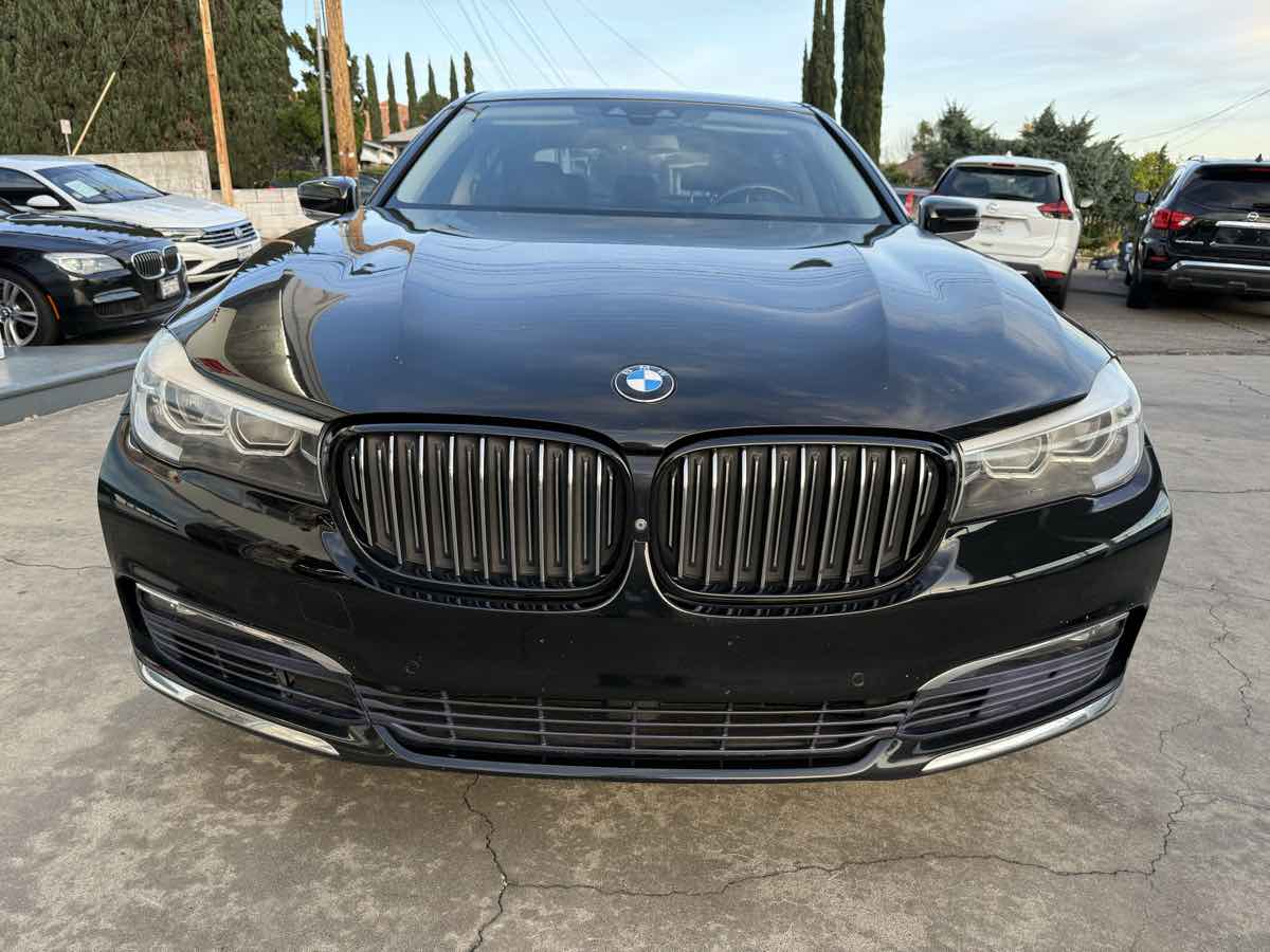 2017 BMW 7 Series 740i - Photo 2