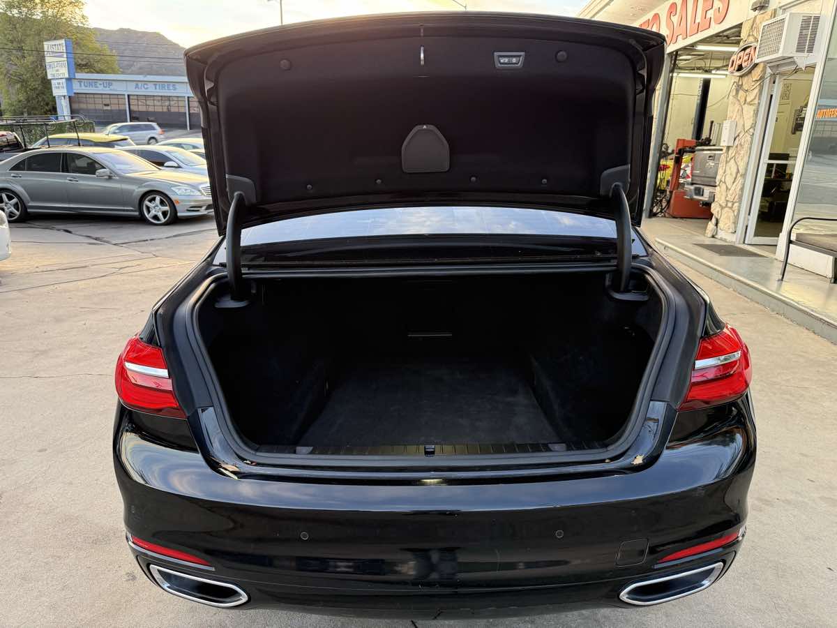 2017 BMW 7 Series 740i - Photo 8