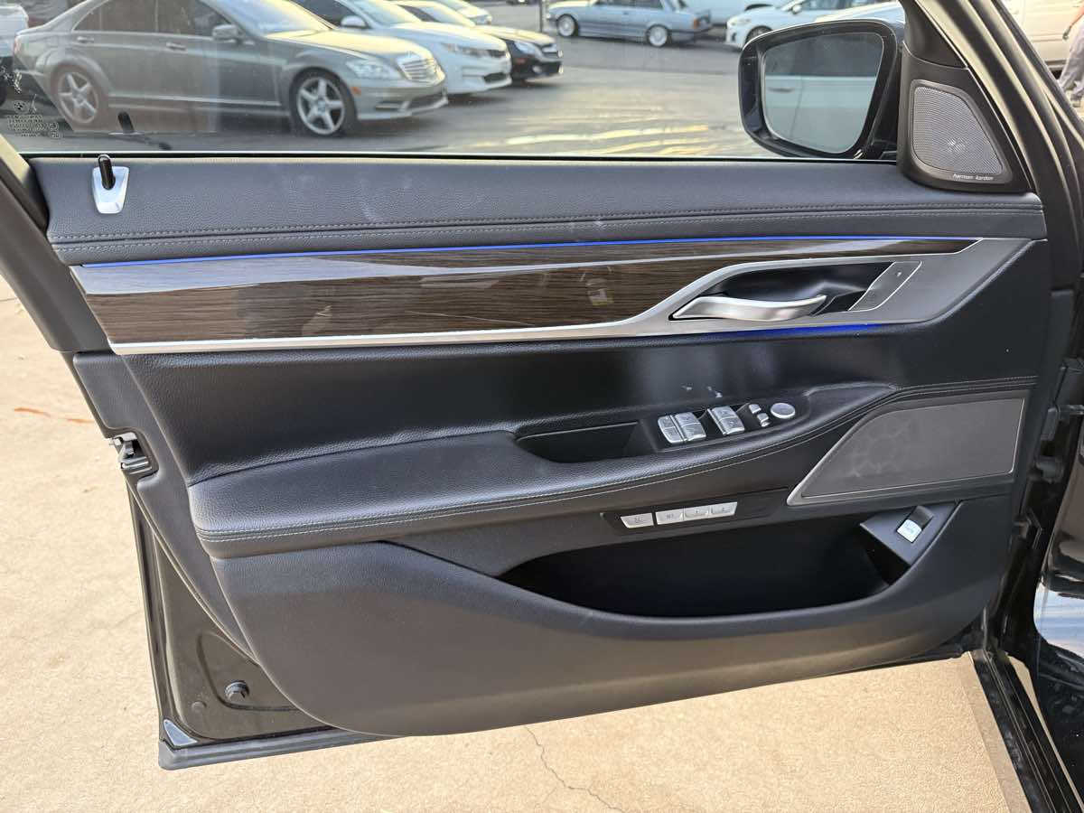 2017 BMW 7 Series 740i - Photo 12