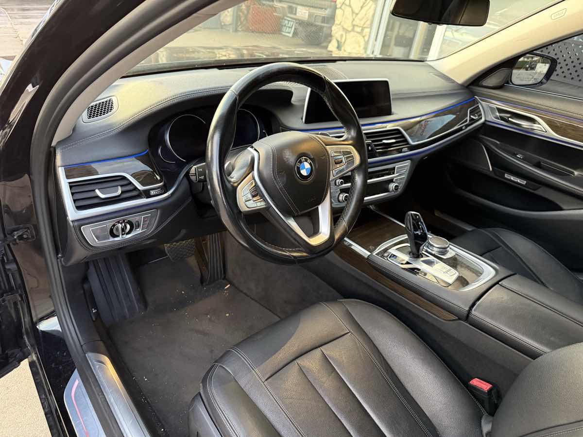 2017 BMW 7 Series 740i - Photo 13