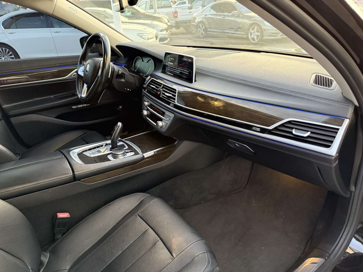 2017 BMW 7 Series 740i - Photo 27