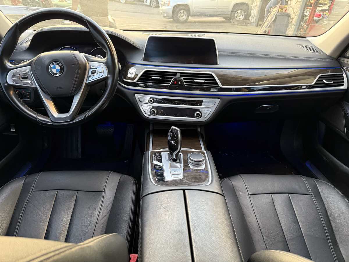 2017 BMW 7 Series 740i - Photo 28