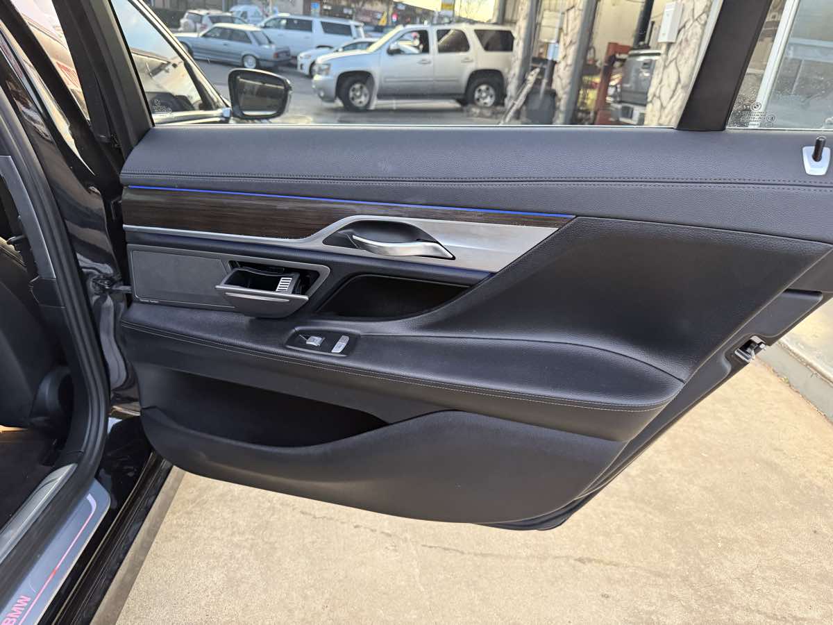 2017 BMW 7 Series 740i - Photo 29