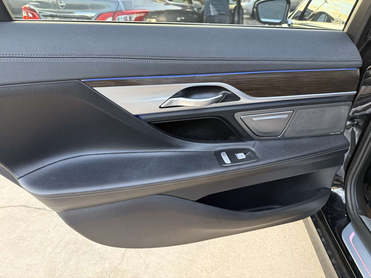 2017 BMW 7 Series 740i - Photo 31