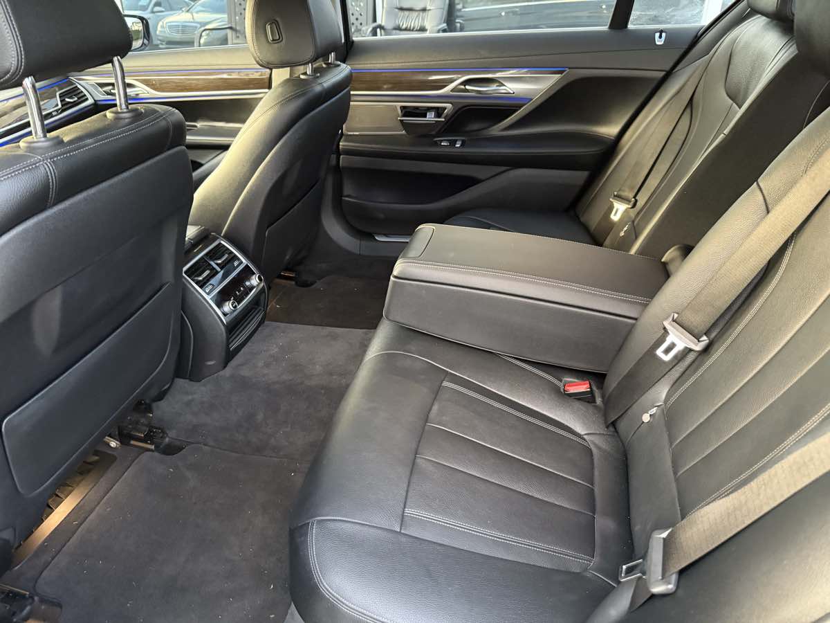 2017 BMW 7 Series 740i - Photo 32
