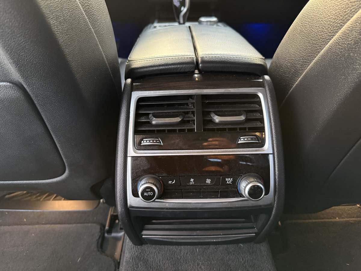 2017 BMW 7 Series 740i - Photo 33