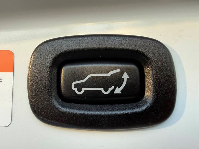 Diamond White Pearl 2015 Mitsubishi Outlander SE SUV / Crossover Front-Wheel Drive Automatic