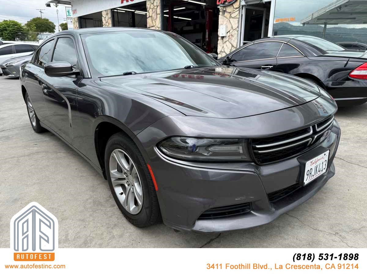 2015 Dodge Charger SE's photo