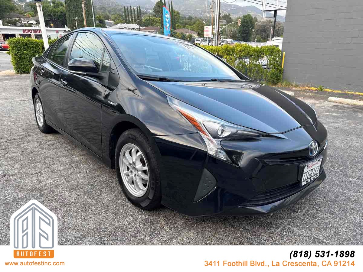 2016 Toyota Prius Two's photo