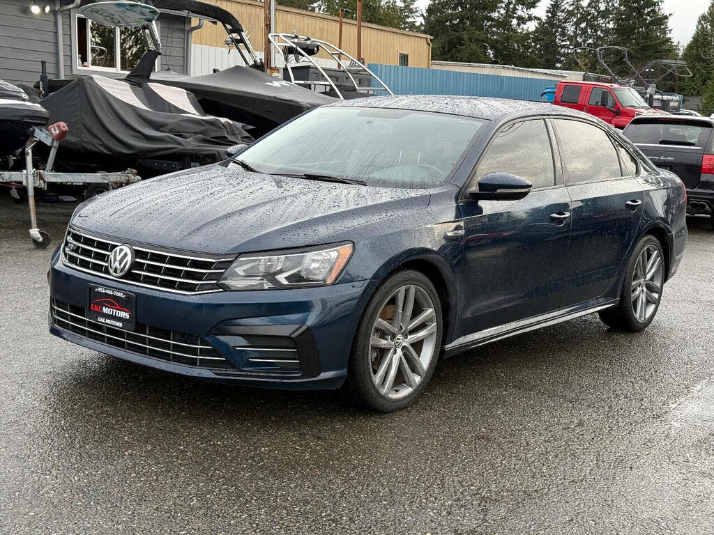 2018 Volkswagen Passat R-Line photo 3