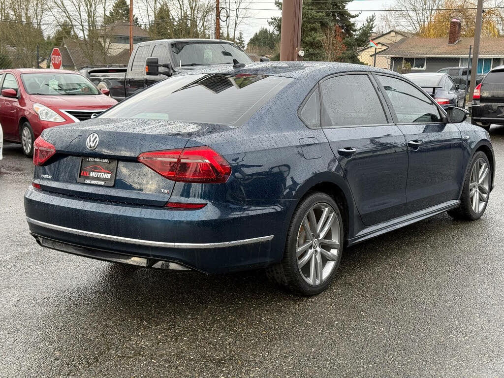 2018 Volkswagen Passat R-Line photo 4