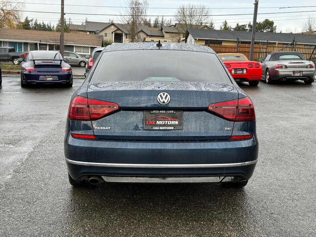 2018 Volkswagen Passat R-Line photo 5
