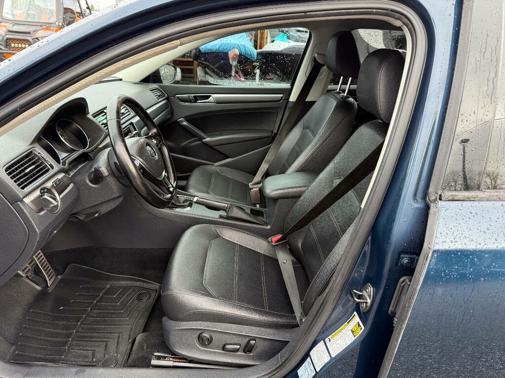 2018 Volkswagen Passat R-Line photo 7