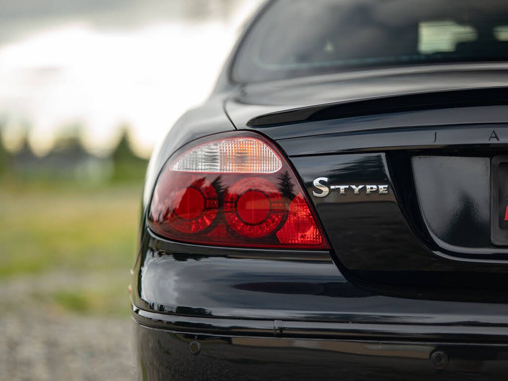 2005 Jaguar S-Type R photo 13