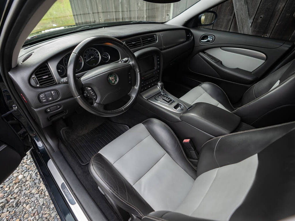 2005 Jaguar S-Type R photo 14