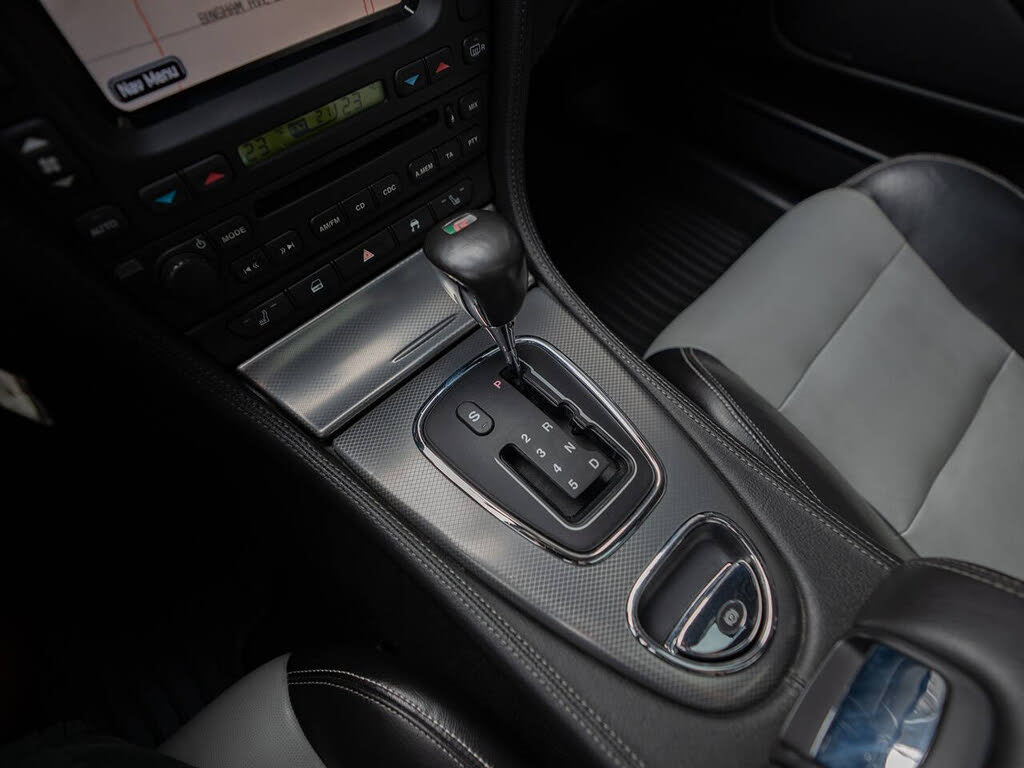 2005 Jaguar S-Type R photo 23