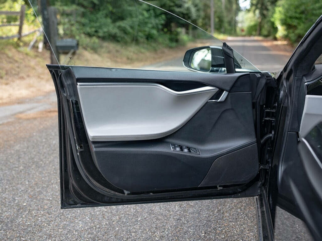 2014 Tesla Model S P85D photo 20