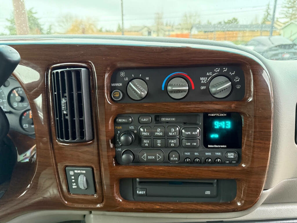 2000 Chevrolet Express Cargo Van 1500 photo 32