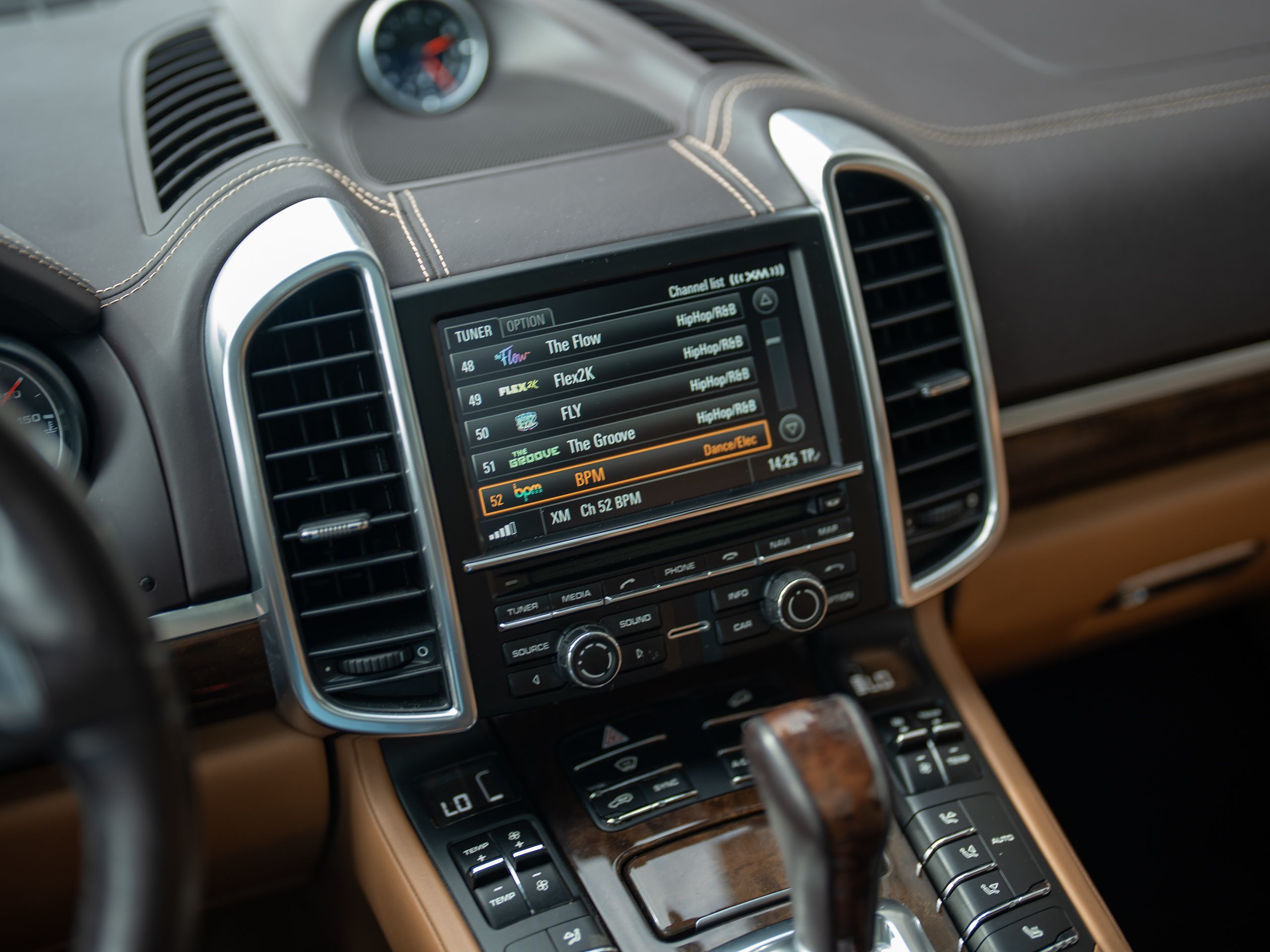 2014 Porsche Cayenne Diesel Platinum Edition photo 21