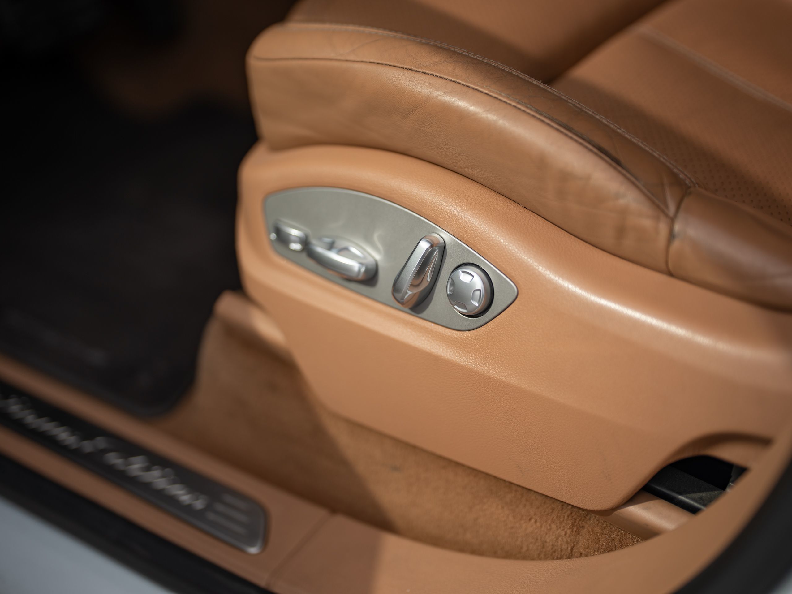 2014 Porsche Cayenne Diesel Platinum Edition photo 23
