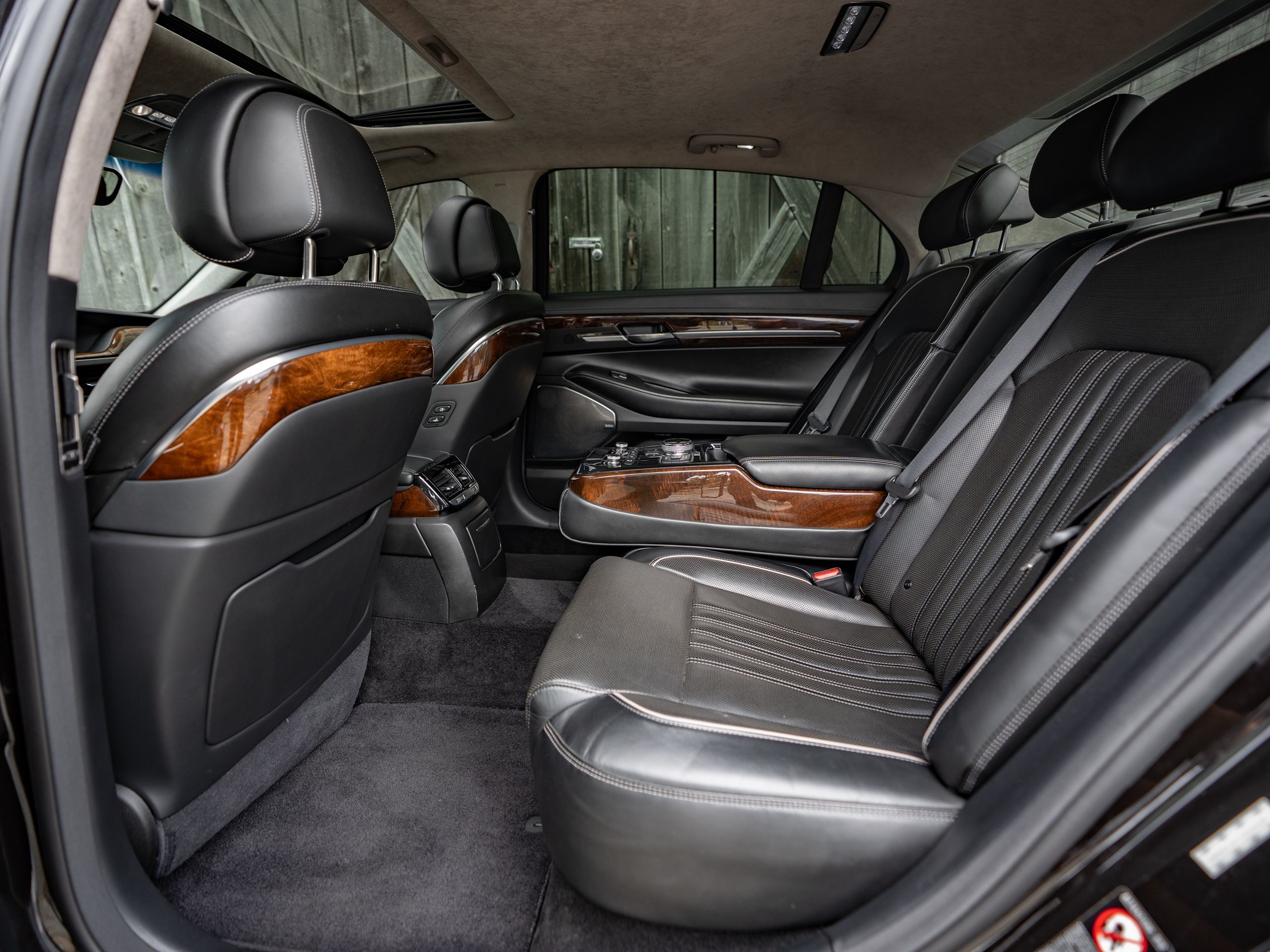 2018 Genesis G90 3.3T Premium photo 11