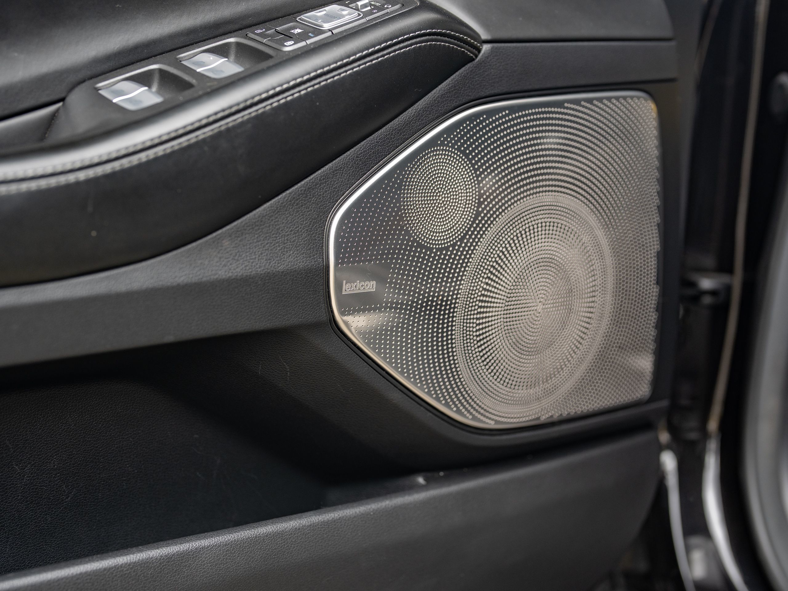 2018 Genesis G90 3.3T Premium photo 26