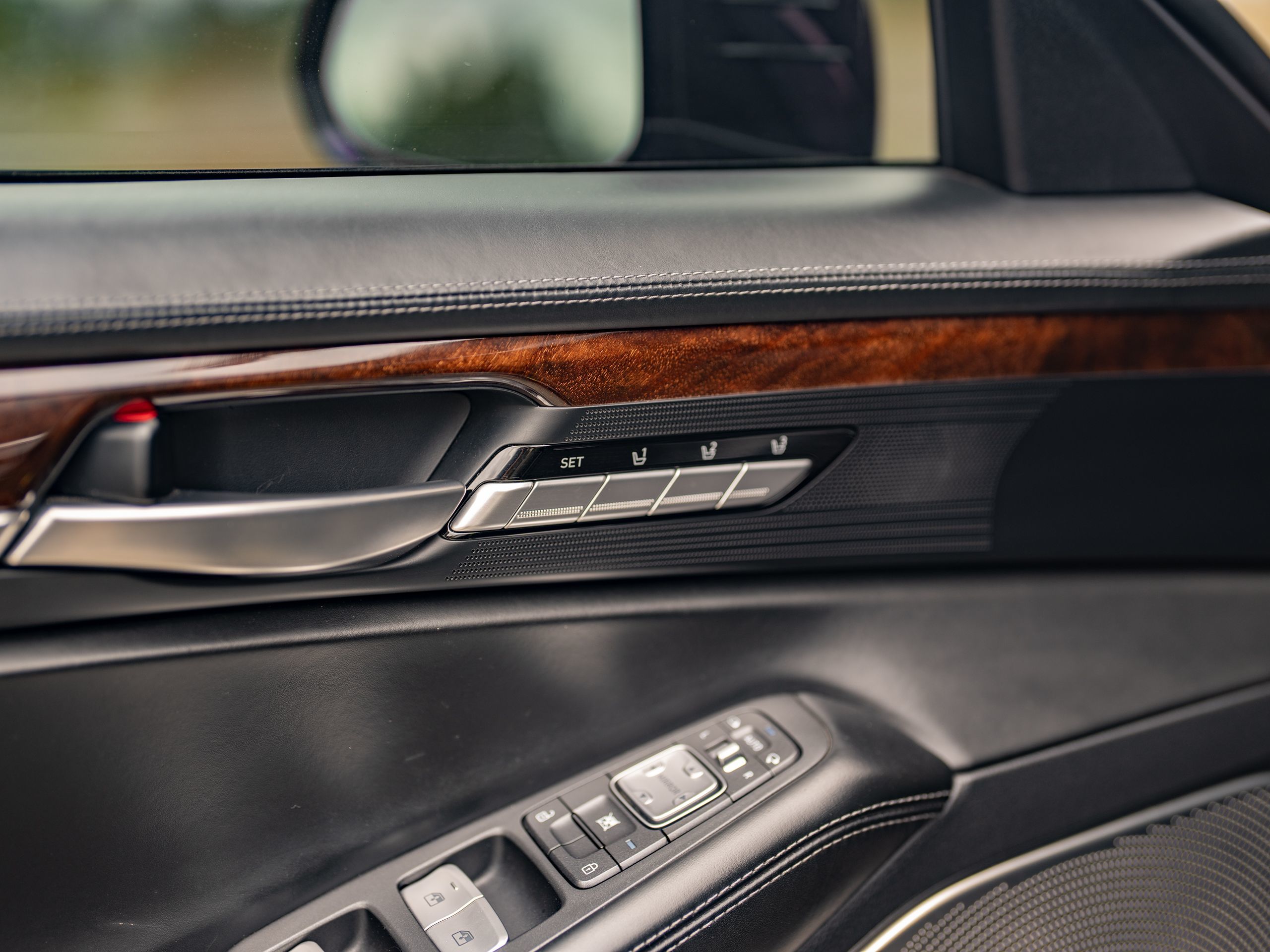 2018 Genesis G90 3.3T Premium photo 28