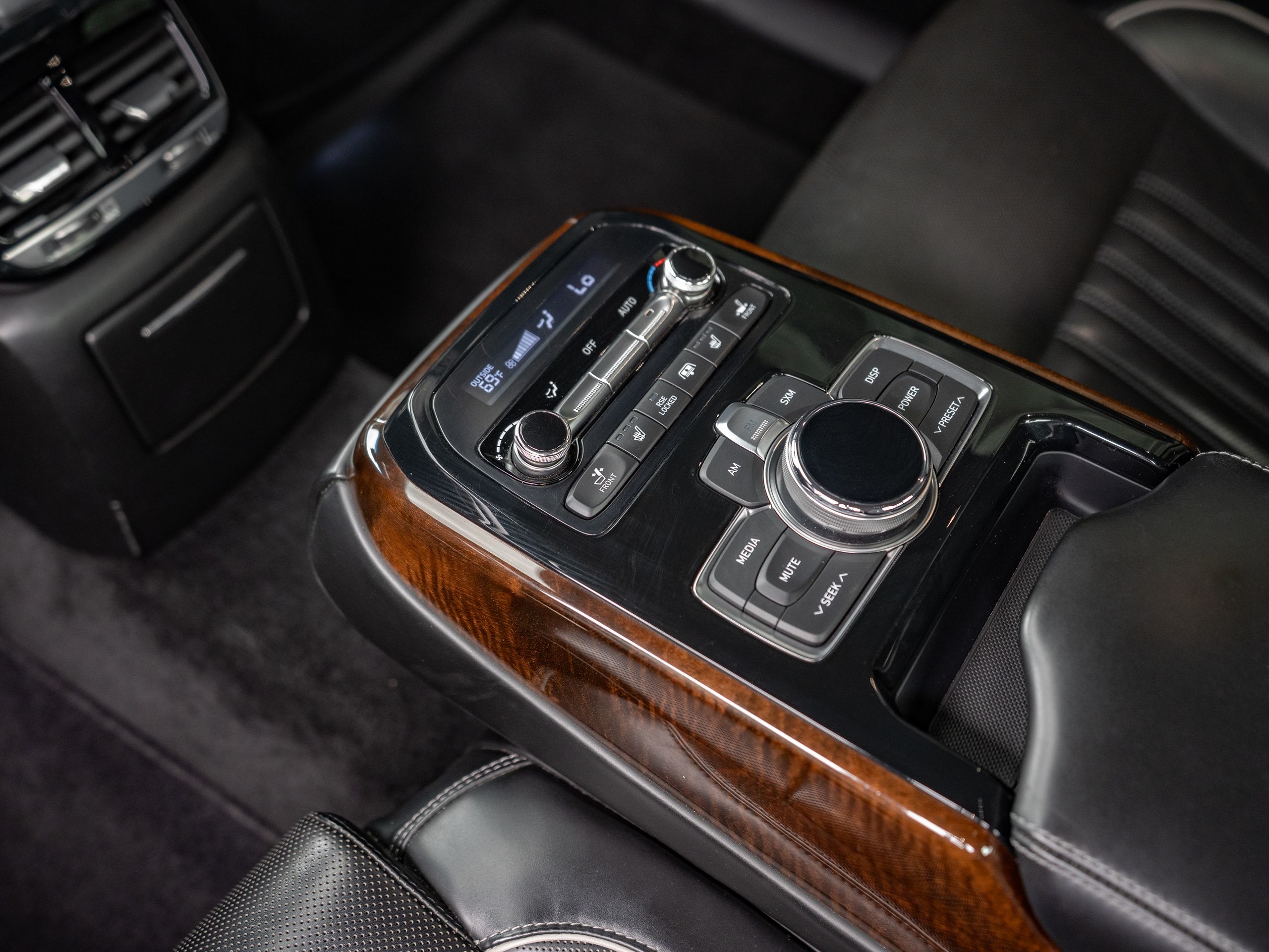 2018 Genesis G90 3.3T Premium photo 29