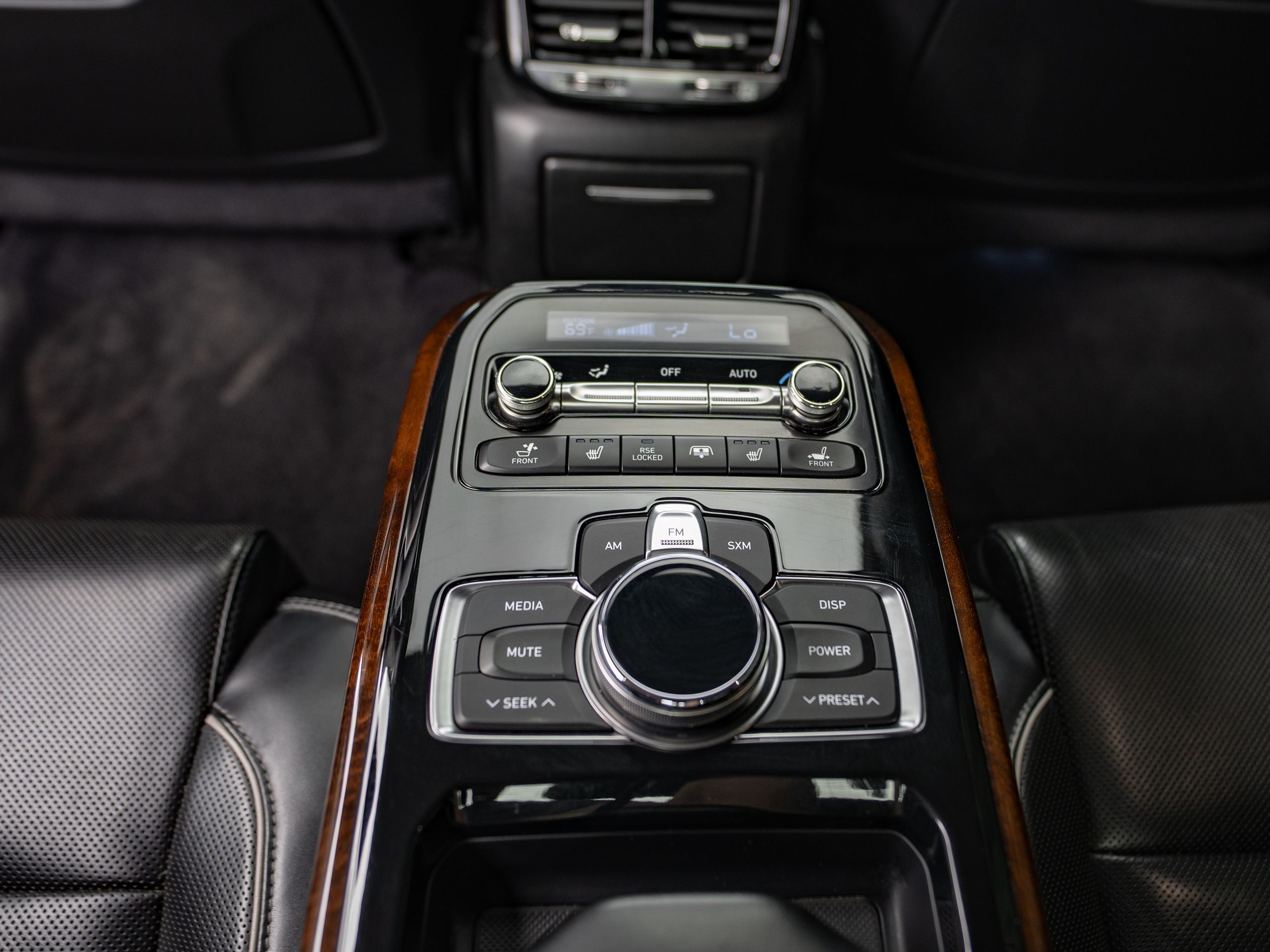 2018 Genesis G90 3.3T Premium photo 30