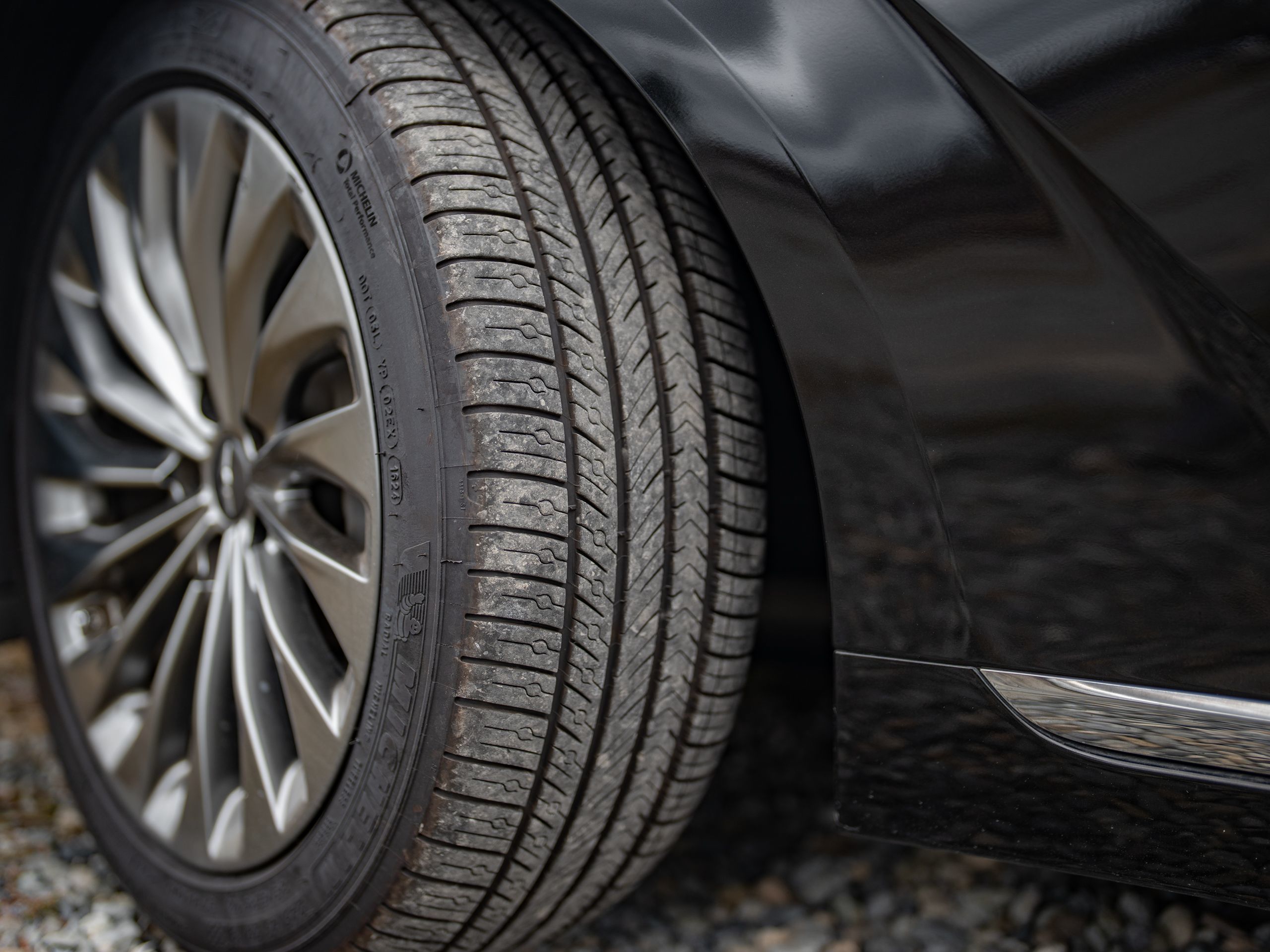 2018 Genesis G90 3.3T Premium photo 35