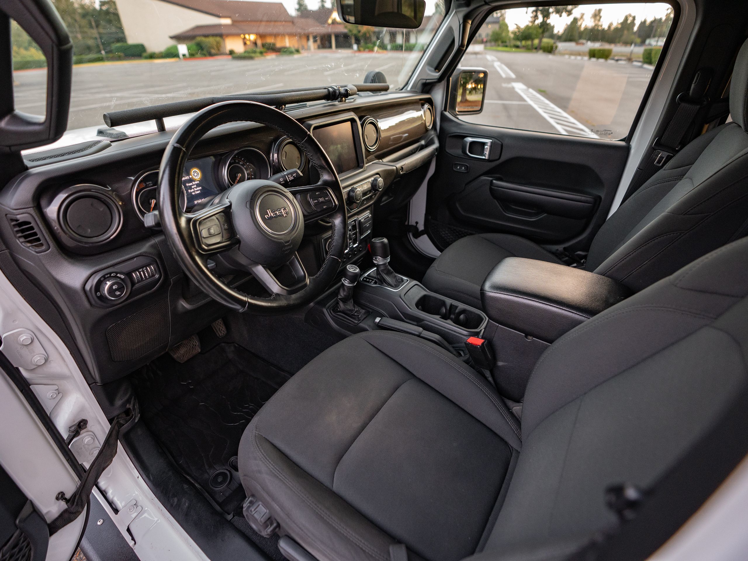 2021 Jeep Gladiator Sport photo 21