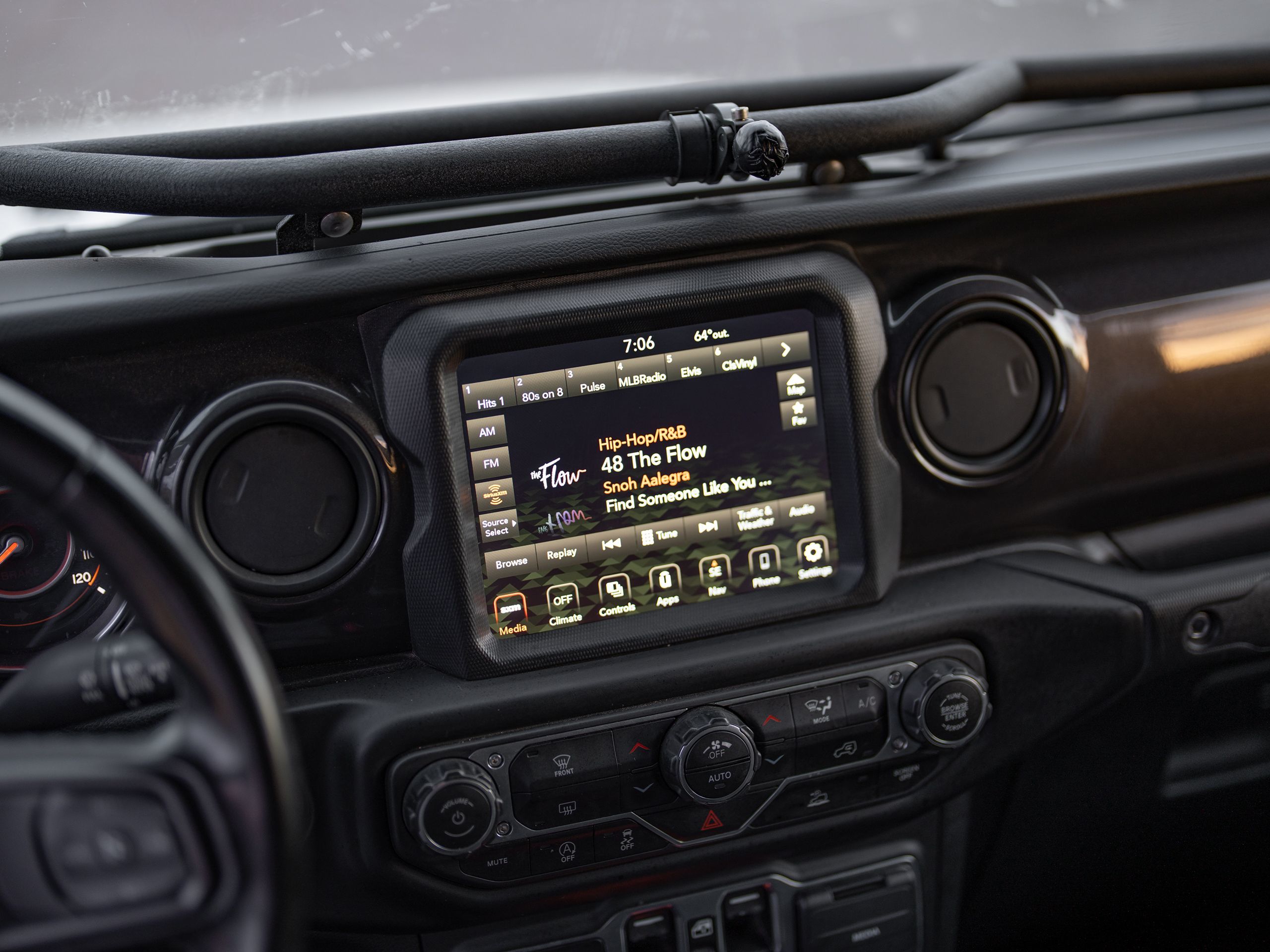 2021 Jeep Gladiator Sport photo 27